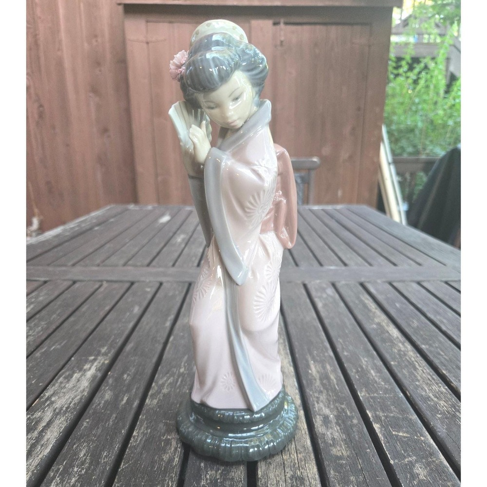 Vintage Lladro Timid Japanese Geisha 4990 Figurine - Retired Fan Girl AS-IS